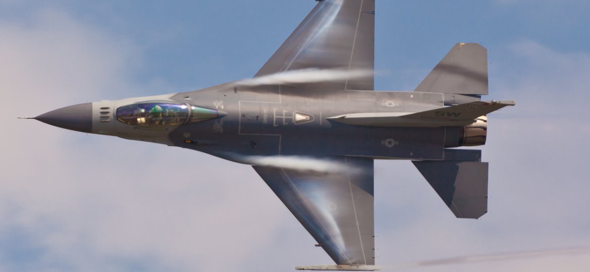 F-16 Fighting Falcon performing air show routine